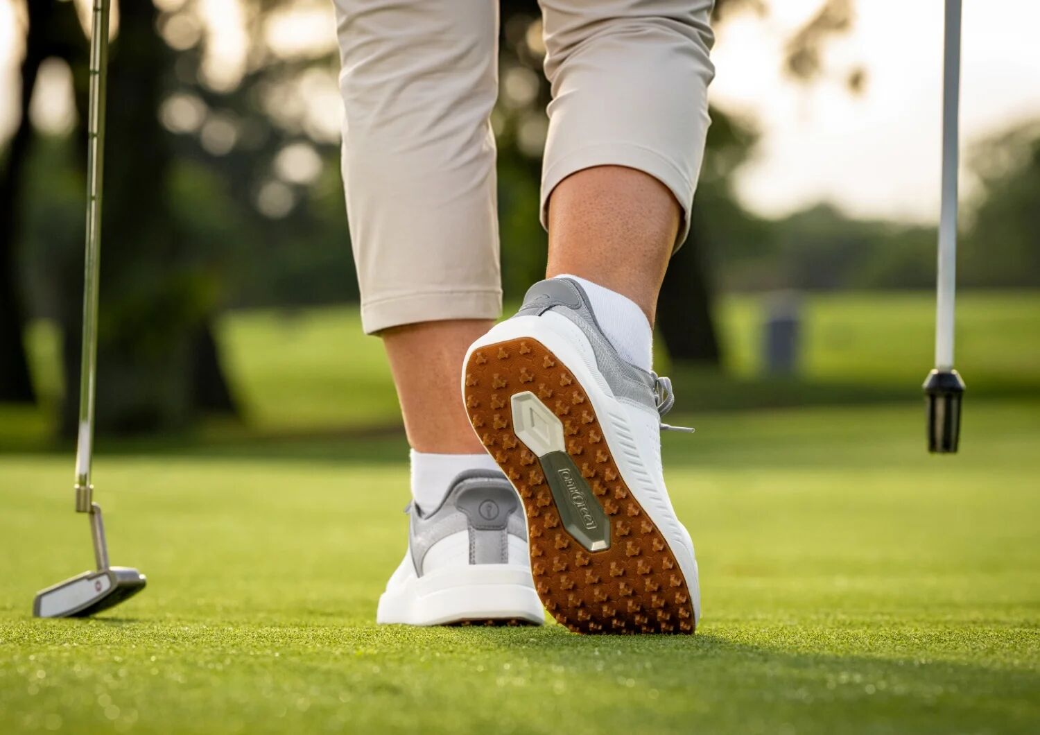 Approach Shot Hands-Free Golf - White/Silver
